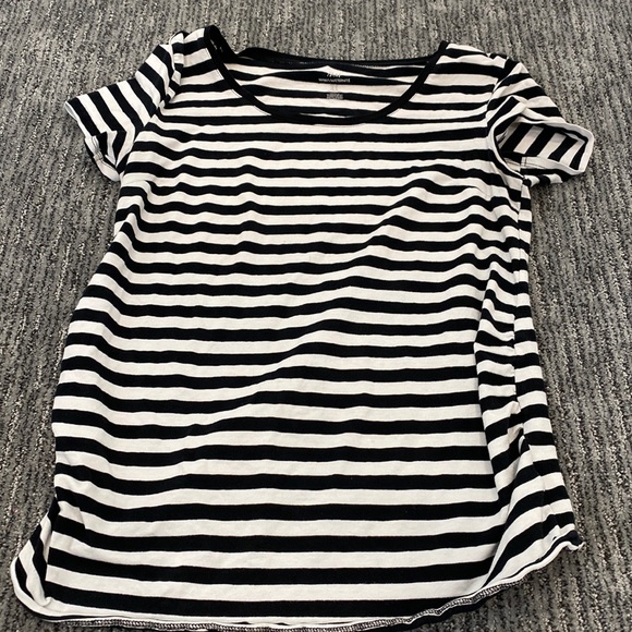 2/30 H & M Mama Maternity Striped tee - Picture 1 of 1
